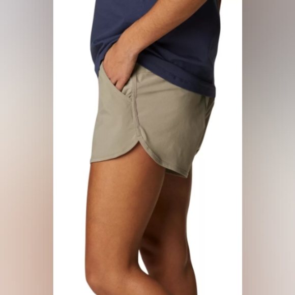 COLUMBIA Bogata Bay Stretch Shorts - Tan - Size Large    (NWT) - Picture 5 of 10